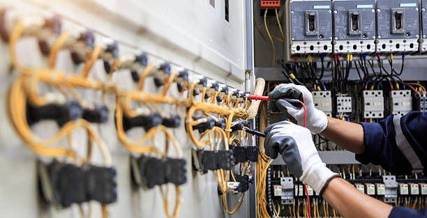 Professional Electrician technician working in Lincoln Park, NY